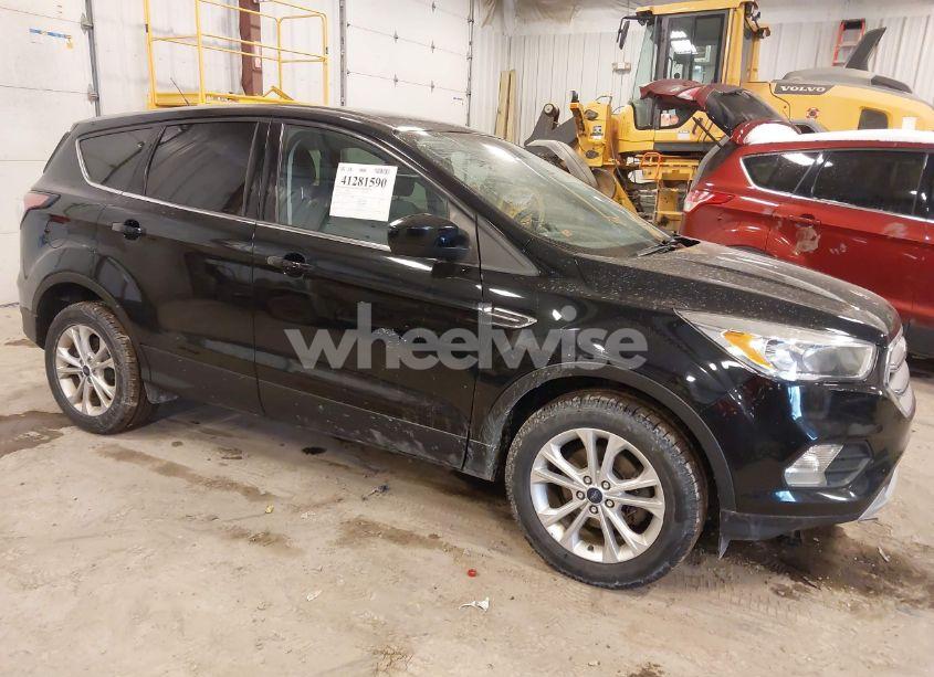 2017 Ford Escape SE (VIN 1FMCU0GD7HUD27425) main photo