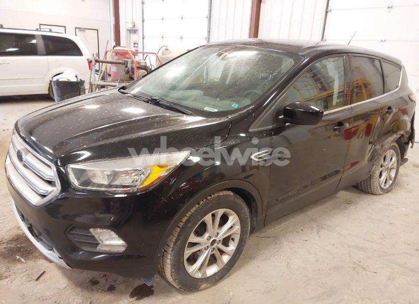 Photo 2 of 2017 Ford Escape SE (VIN 1FMCU0GD7HUD27425)