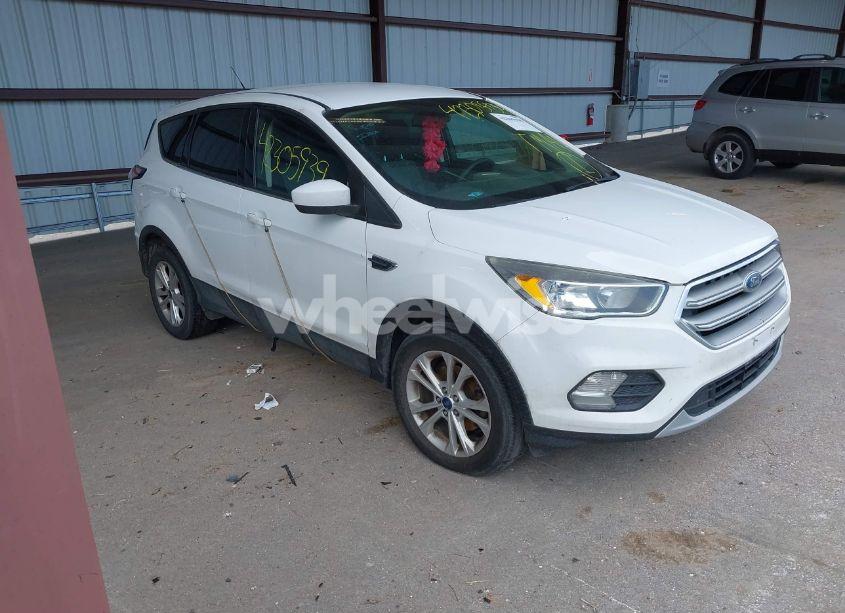 2017 Ford Escape SE (VIN 1FMCU0GD7HUD28283) main photo