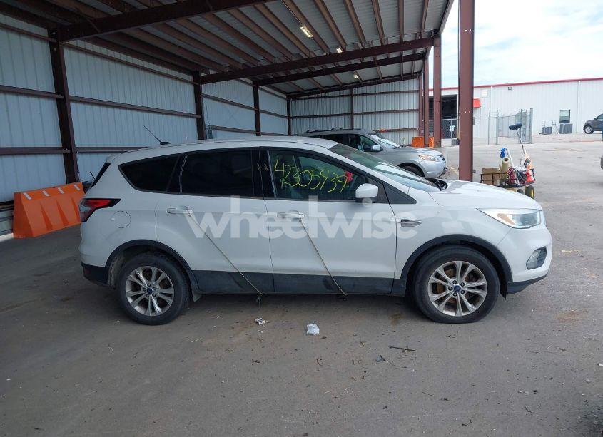 Photo 13 of 2017 Ford Escape SE (VIN 1FMCU0GD7HUD28283)