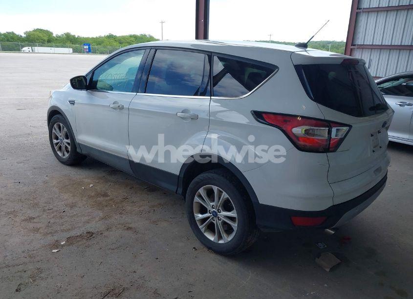 Photo 3 of 2017 Ford Escape SE (VIN 1FMCU0GD7HUD28283)