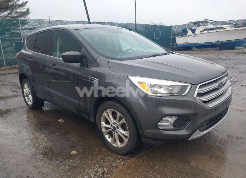 2017 Ford Escape SE (VIN 1FMCU0GD7HUD39090) main photo