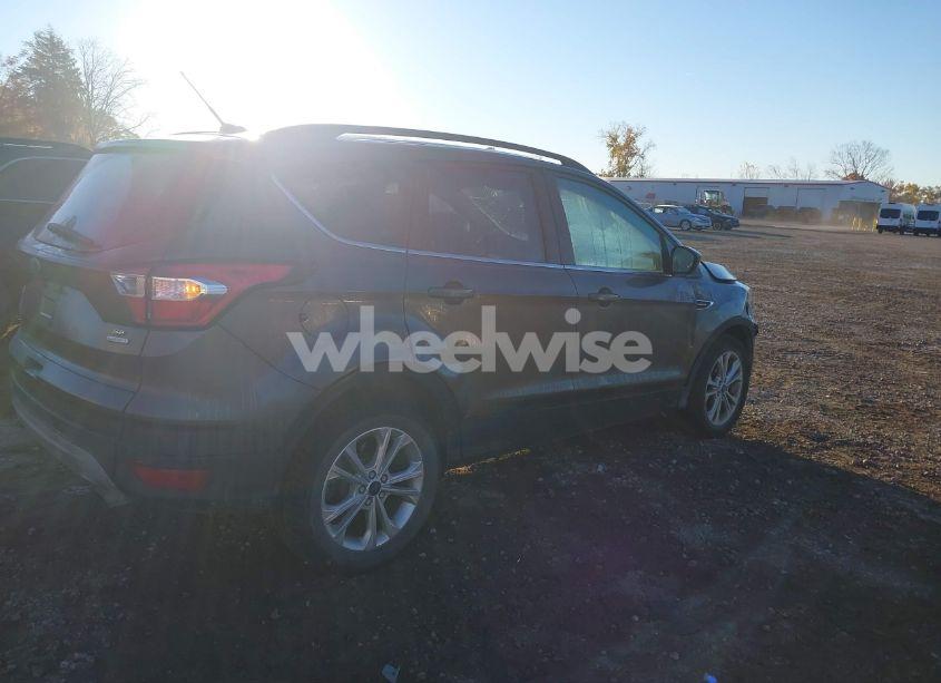 Photo 4 of 2017 Ford Escape SE (VIN 1FMCU0GD7HUD52647)