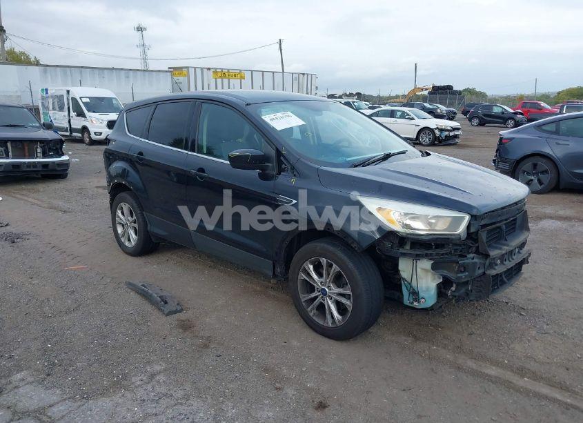 2017 Ford Escape SE (VIN 1FMCU0GD7HUD63762) main photo