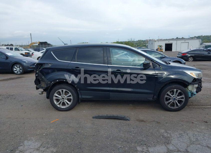 Photo 13 of 2017 Ford Escape SE (VIN 1FMCU0GD7HUD63762)