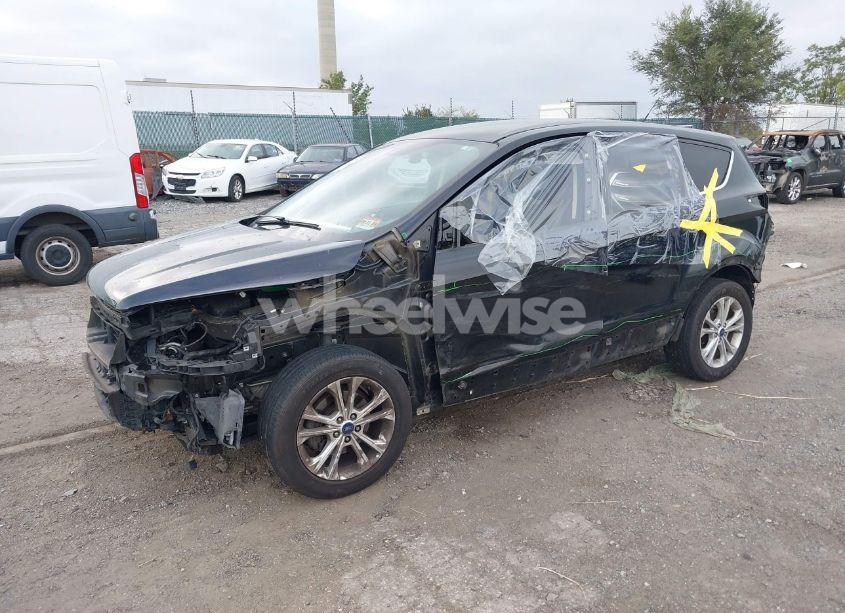 Photo 2 of 2017 Ford Escape SE (VIN 1FMCU0GD7HUD63762)