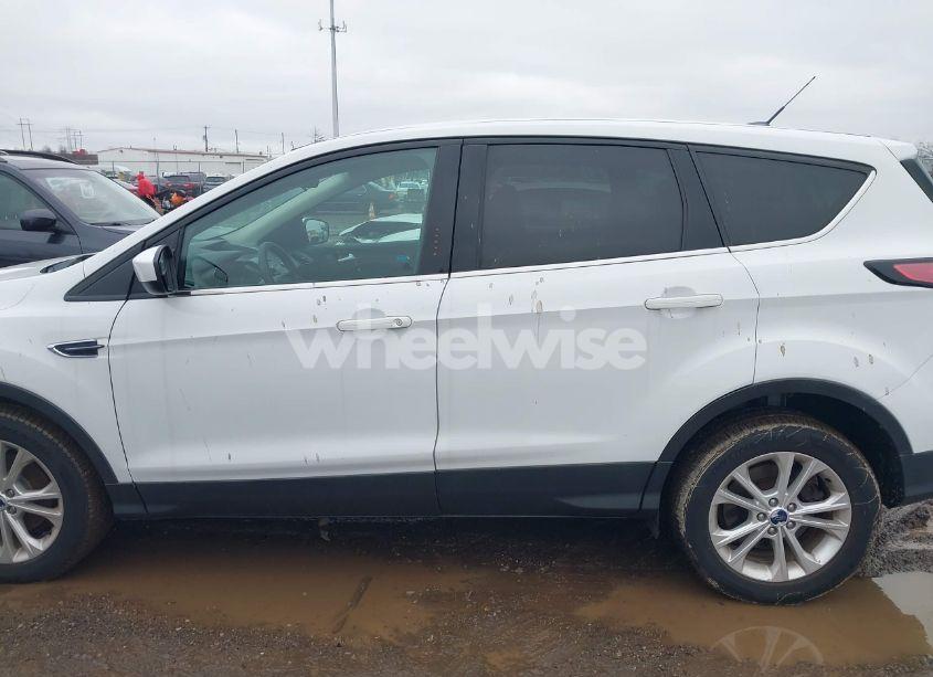 Photo 14 of 2017 Ford Escape SE (VIN 1FMCU0GD7HUE17030)