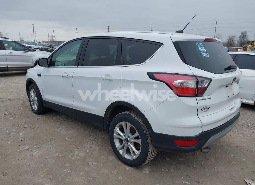 Photo 3 of 2017 Ford Escape SE (VIN 1FMCU0GD7HUE69709)