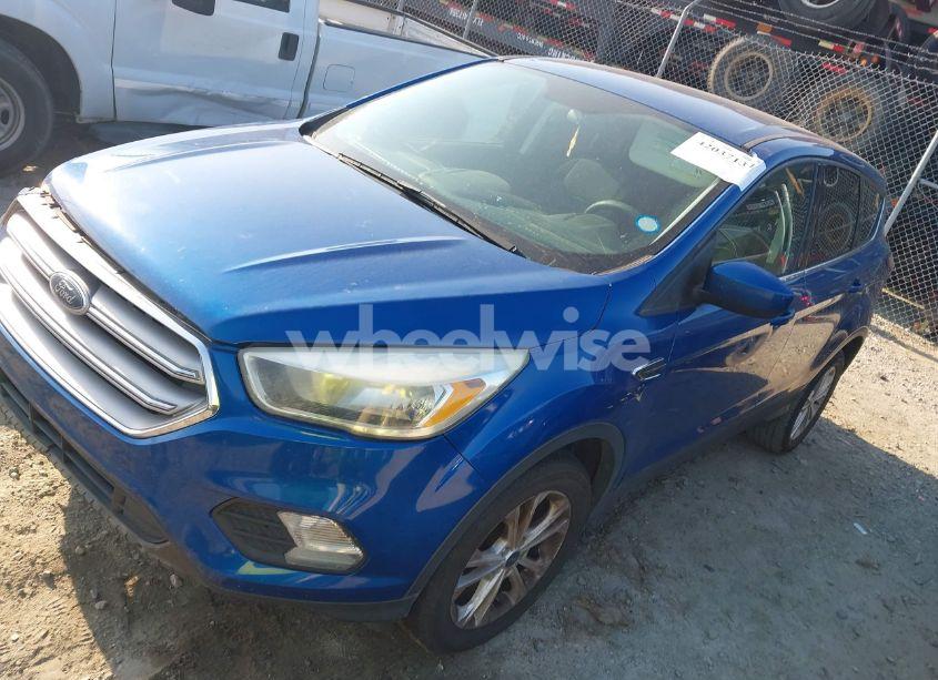 Photo 2 of 2017 Ford Escape SE (VIN 1FMCU0GD7HUE70939)