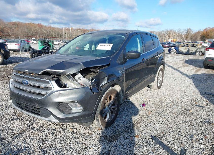 Photo 2 of 2017 Ford Escape SE (VIN 1FMCU0GD7HUF01848)