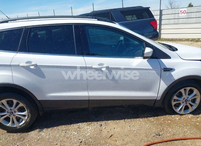 Photo 13 of 2018 Ford Escape SE (VIN 1FMCU0GD7JUA47722)
