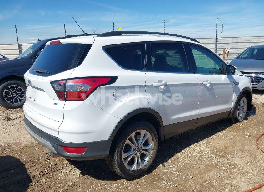 Photo 4 of 2018 Ford Escape SE (VIN 1FMCU0GD7JUA47722)