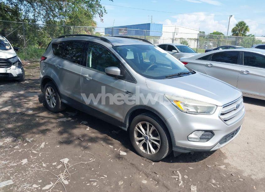 2018 Ford Escape SE (VIN 1FMCU0GD7JUA73219) main photo