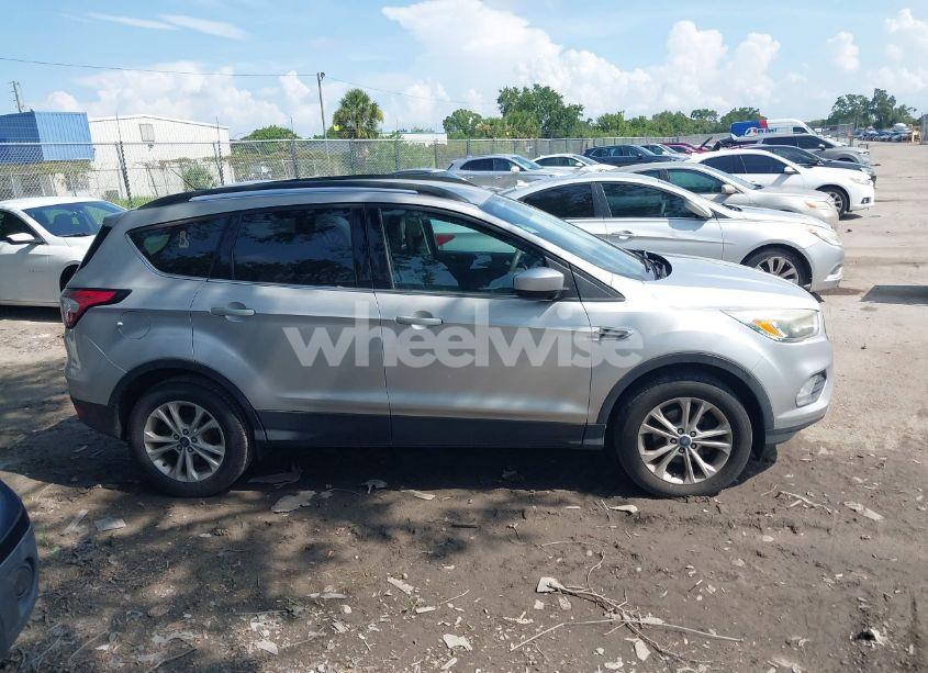 Photo 13 of 2018 Ford Escape SE (VIN 1FMCU0GD7JUA73219)