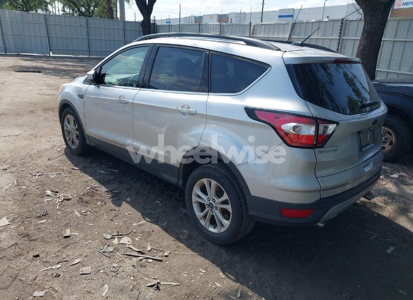 Photo 3 of 2018 Ford Escape SE (VIN 1FMCU0GD7JUA73219)