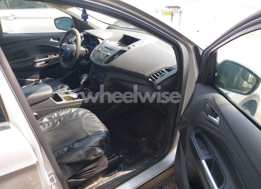 Photo 5 of 2018 Ford Escape SE (VIN 1FMCU0GD7JUA73219)