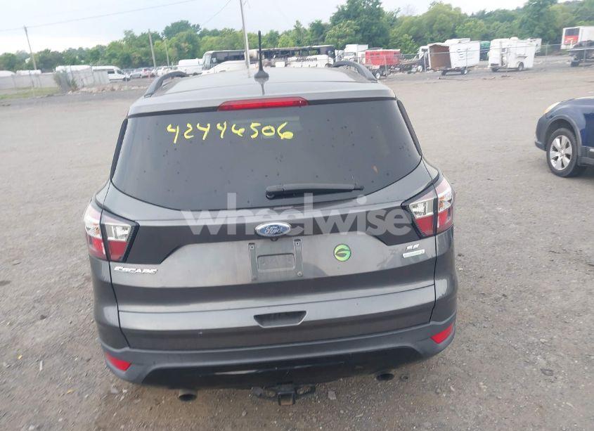 Photo 16 of 2018 Ford Escape SE (VIN 1FMCU0GD7JUB40899)