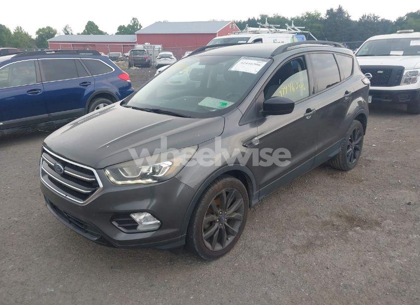 Photo 2 of 2018 Ford Escape SE (VIN 1FMCU0GD7JUB40899)