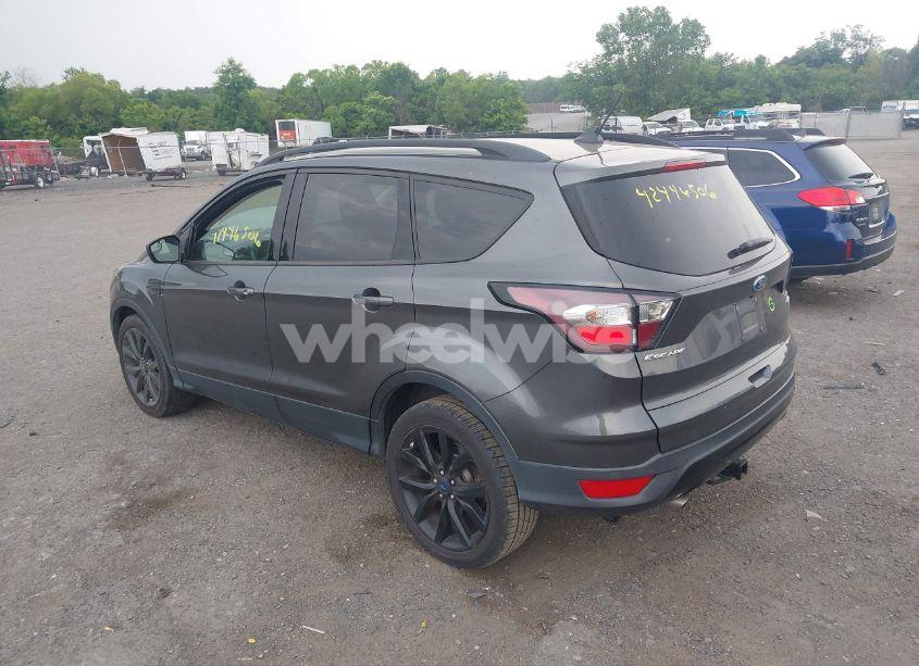 Photo 3 of 2018 Ford Escape SE (VIN 1FMCU0GD7JUB40899)