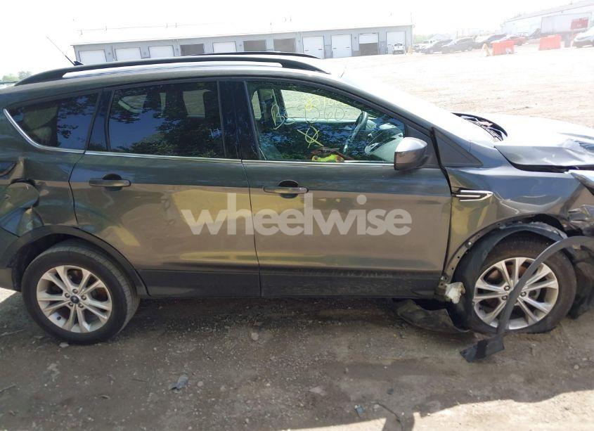 Photo 13 of 2018 Ford Escape SE (VIN 1FMCU0GD7JUB59260)