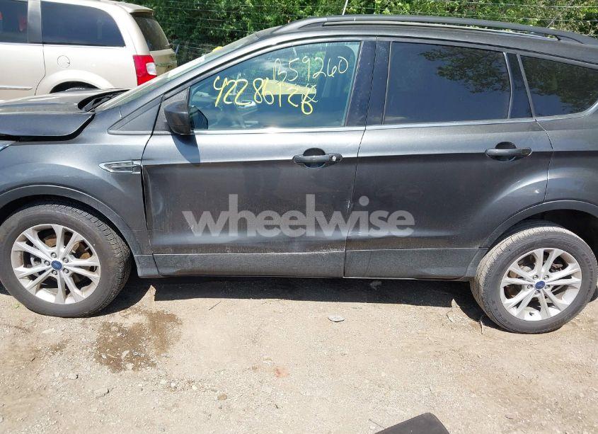 Photo 14 of 2018 Ford Escape SE (VIN 1FMCU0GD7JUB59260)