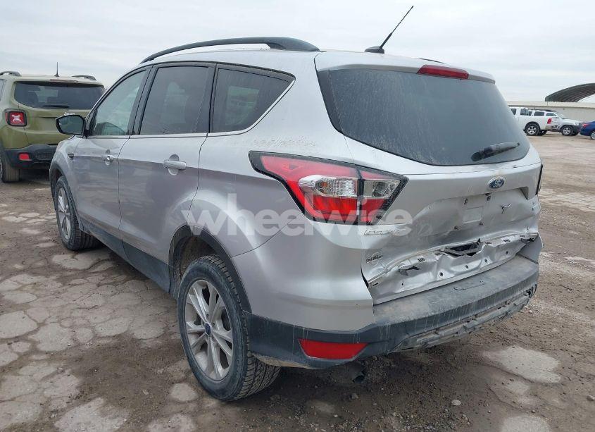 Photo 3 of 2018 Ford Escape SE (VIN 1FMCU0GD7JUB75362)