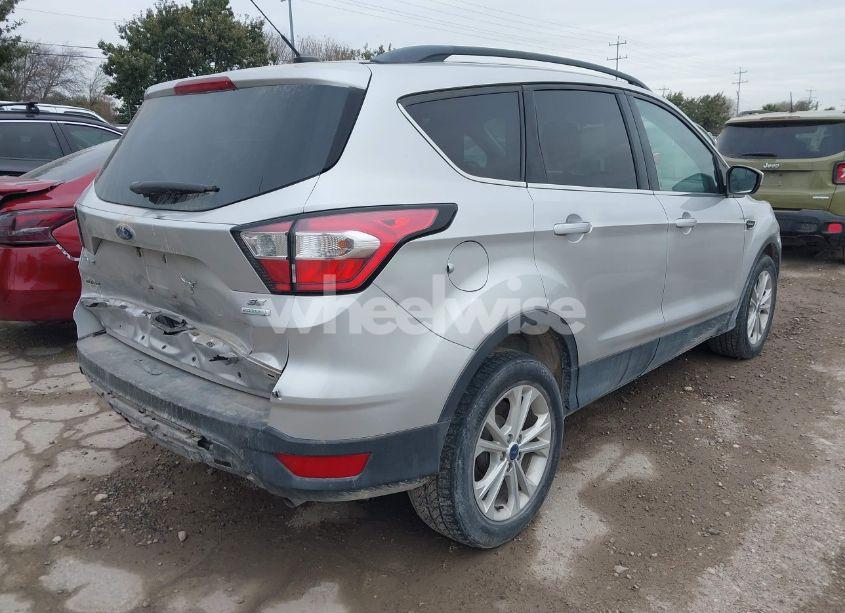 Photo 4 of 2018 Ford Escape SE (VIN 1FMCU0GD7JUB75362)