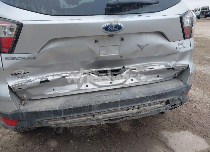 Photo 6 of 2018 Ford Escape SE (VIN 1FMCU0GD7JUB75362)