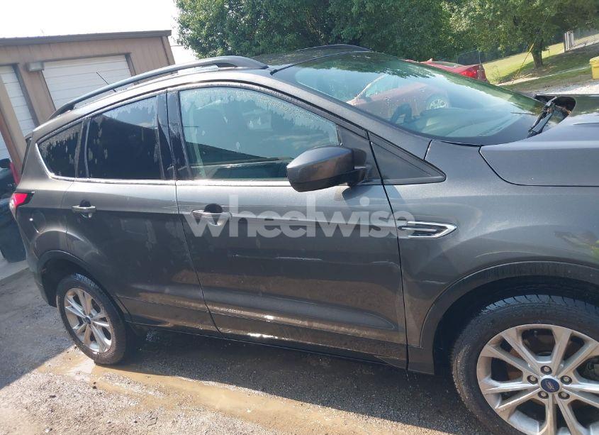 Photo 13 of 2018 Ford Escape SE (VIN 1FMCU0GD7JUC85649)