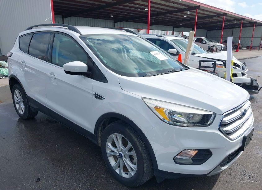 2018 Ford Escape SE (VIN 1FMCU0GD7JUD04216) main photo