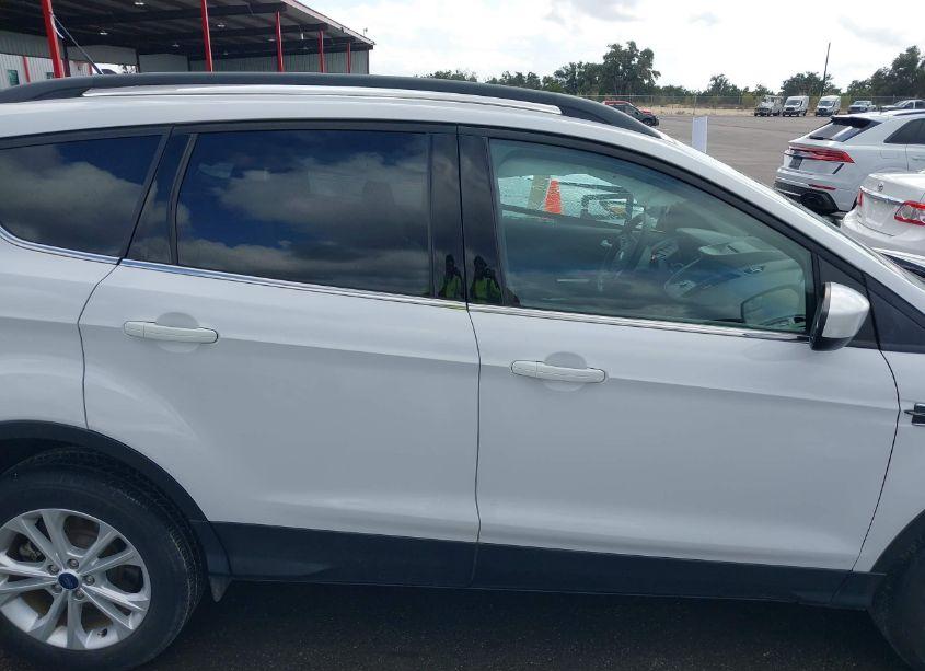 Photo 13 of 2018 Ford Escape SE (VIN 1FMCU0GD7JUD04216)