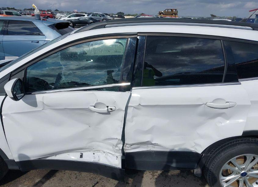 Photo 14 of 2018 Ford Escape SE (VIN 1FMCU0GD7JUD04216)