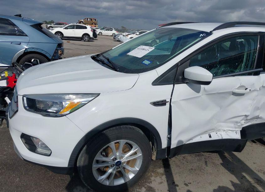 Photo 17 of 2018 Ford Escape SE (VIN 1FMCU0GD7JUD04216)