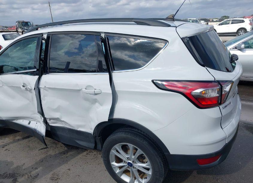 Photo 18 of 2018 Ford Escape SE (VIN 1FMCU0GD7JUD04216)