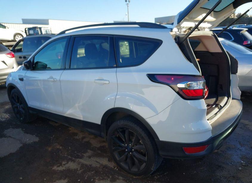 Photo 3 of 2018 Ford Escape SE (VIN 1FMCU0GD7JUD28872)
