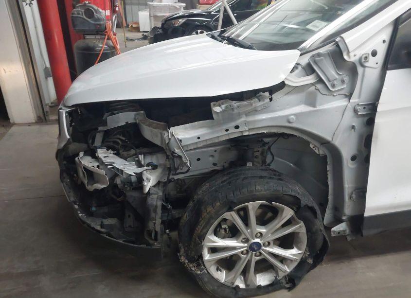 Photo 6 of 2018 Ford Escape SE (VIN 1FMCU0GD7JUD51956)