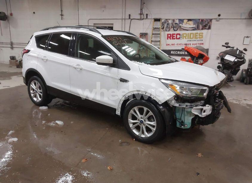 2018 Ford Escape SE (VIN 1FMCU0GD7JUD54663) main photo