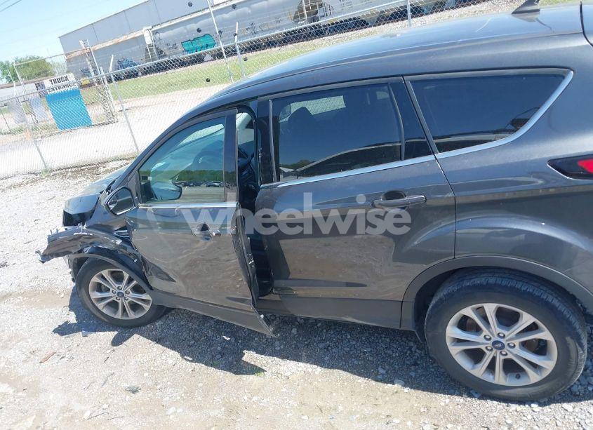 Photo 14 of 2019 Ford Escape SE (VIN 1FMCU0GD7KUA49858)