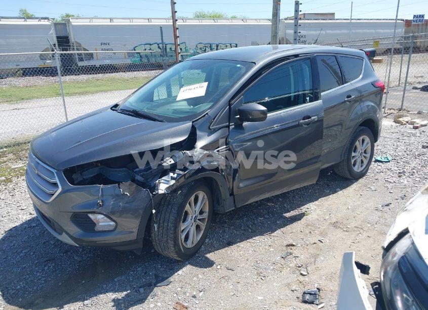 Photo 2 of 2019 Ford Escape SE (VIN 1FMCU0GD7KUA49858)