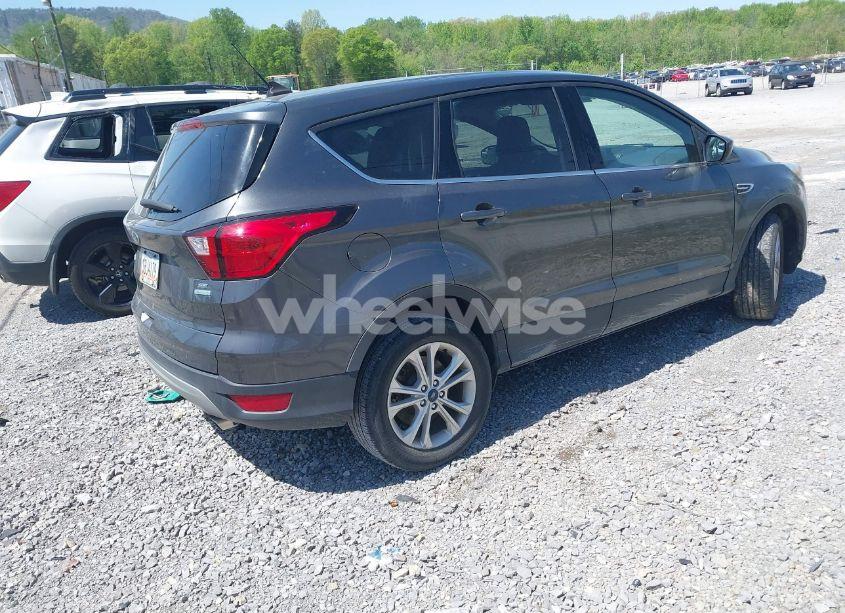 Photo 4 of 2019 Ford Escape SE (VIN 1FMCU0GD7KUA49858)