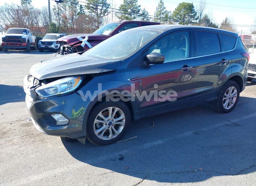 Photo 2 of 2019 Ford Escape SE (VIN 1FMCU0GD7KUA64747)