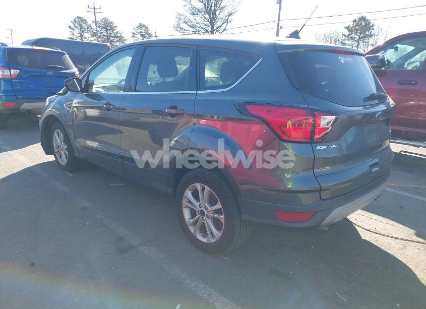 Photo 3 of 2019 Ford Escape SE (VIN 1FMCU0GD7KUA64747)