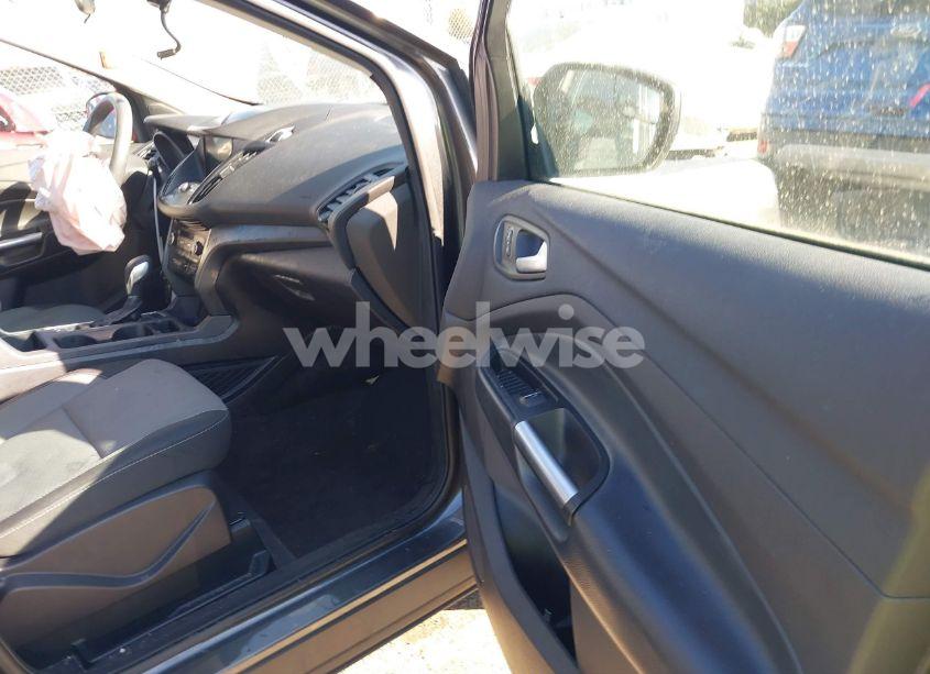 Photo 5 of 2019 Ford Escape SE (VIN 1FMCU0GD7KUA64747)