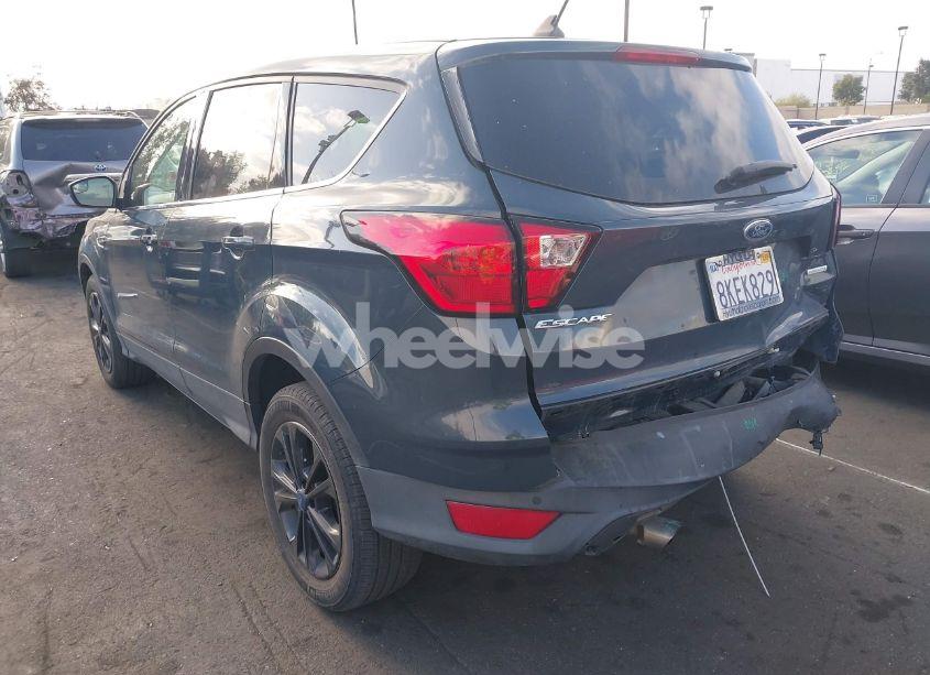 Photo 3 of 2019 Ford Escape SE (VIN 1FMCU0GD7KUB32397)