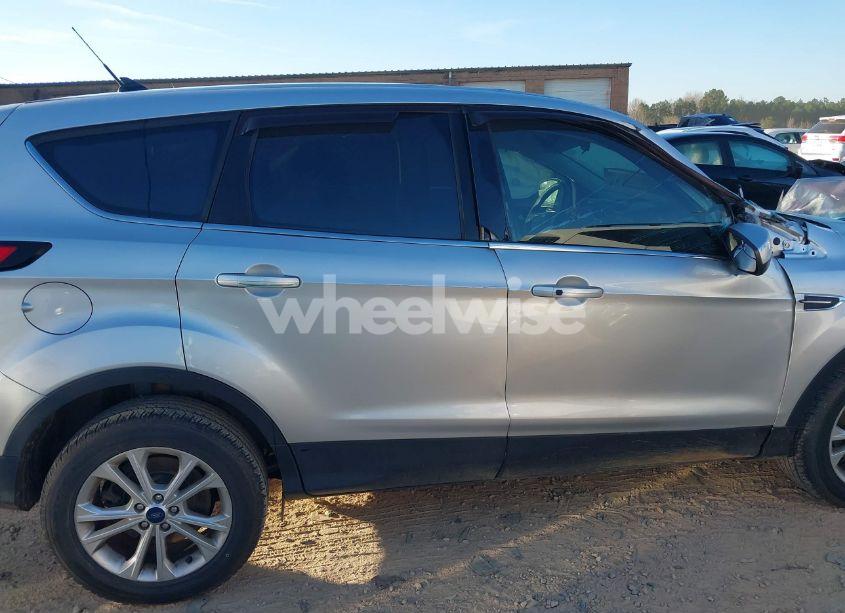 Photo 13 of 2019 Ford Escape SE (VIN 1FMCU0GD7KUB45277)