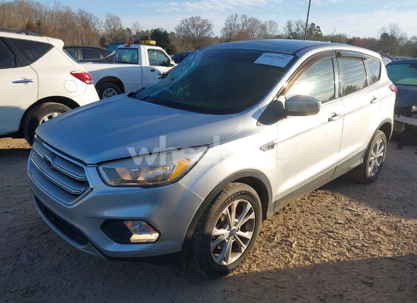 Photo 2 of 2019 Ford Escape SE (VIN 1FMCU0GD7KUB45277)