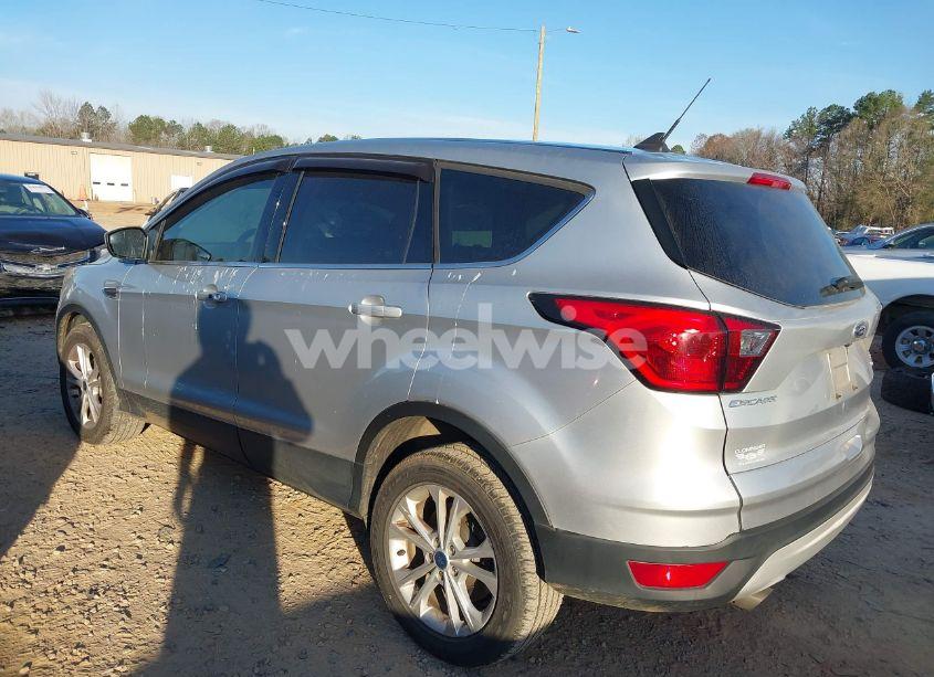 Photo 3 of 2019 Ford Escape SE (VIN 1FMCU0GD7KUB45277)