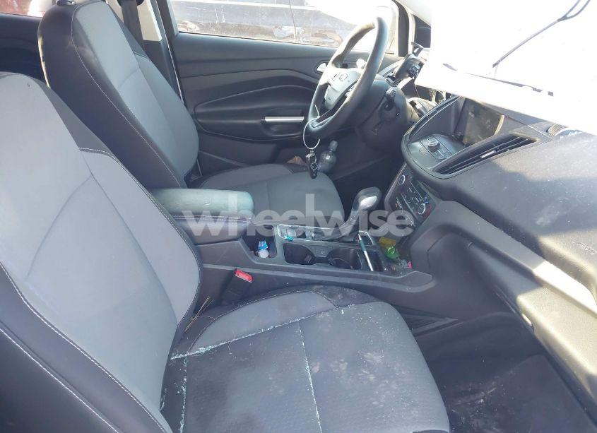 Photo 5 of 2019 Ford Escape SE (VIN 1FMCU0GD7KUB45277)