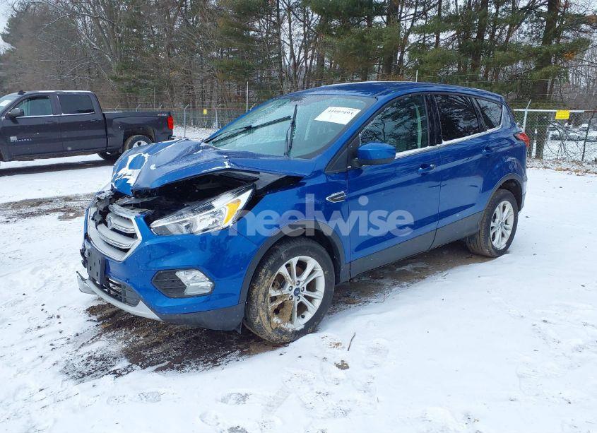 Photo 2 of 2019 Ford Escape SE (VIN 1FMCU0GD7KUB51838)