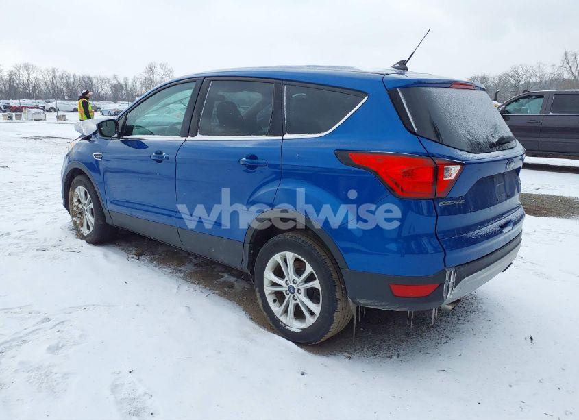 Photo 3 of 2019 Ford Escape SE (VIN 1FMCU0GD7KUB51838)